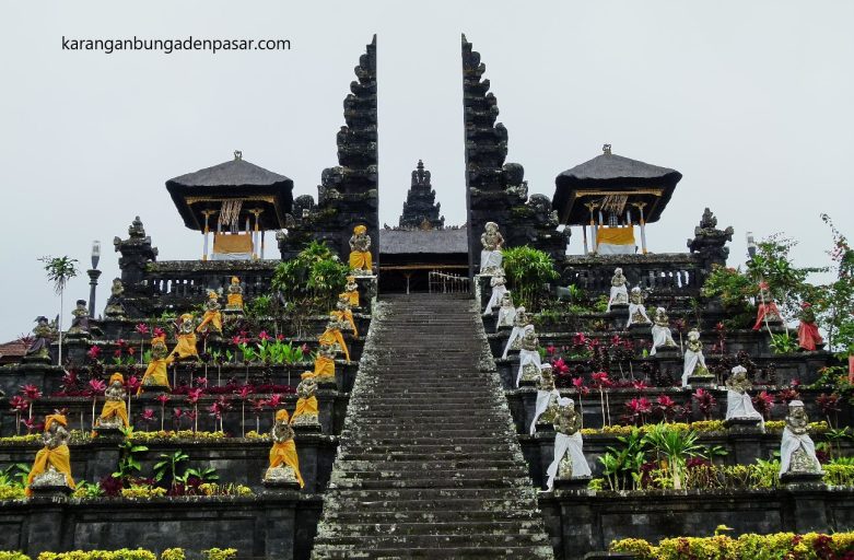 Wisata Religi di Pura Besakih